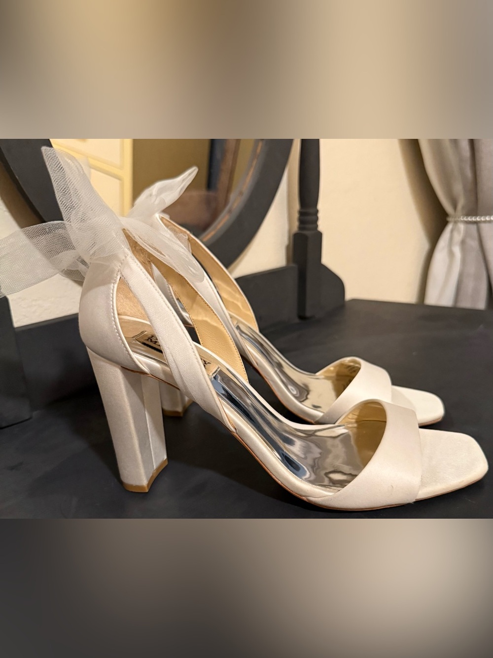 Badgley Mischka 8.5 Tess Ivory Satin Tulle Bow Bridal Wedding Block Heel Comfort